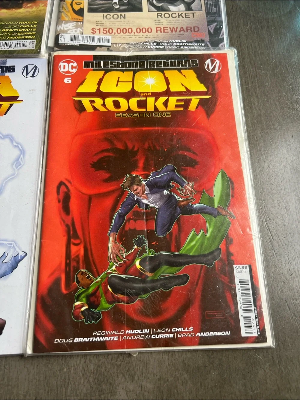 DC Icon and Rocket Comic Book Bundle - Multicolor